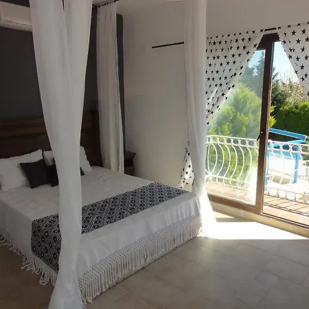Green Royal 4 Bedroom With Shared Pool