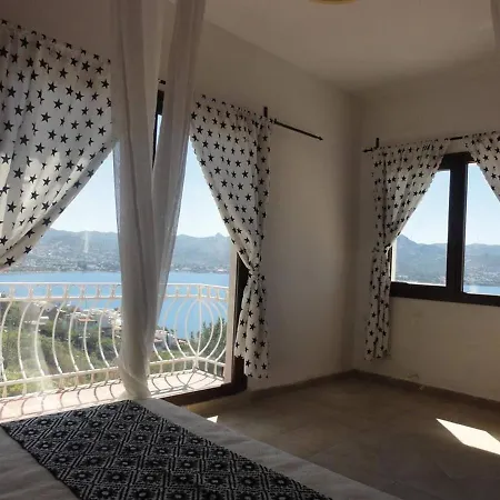 Green Royal 4 Bedroom With Shared Pool *