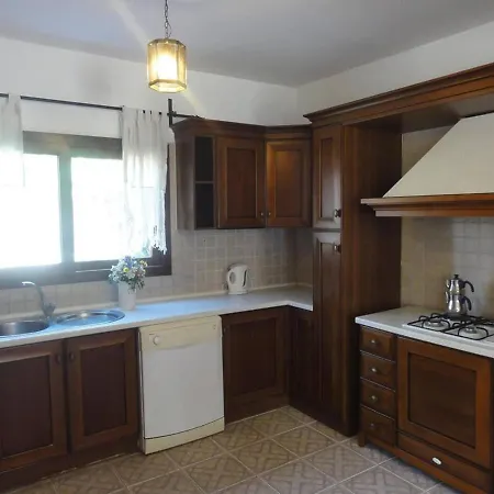 Green Royal 4 Bedroom With Shared Pool