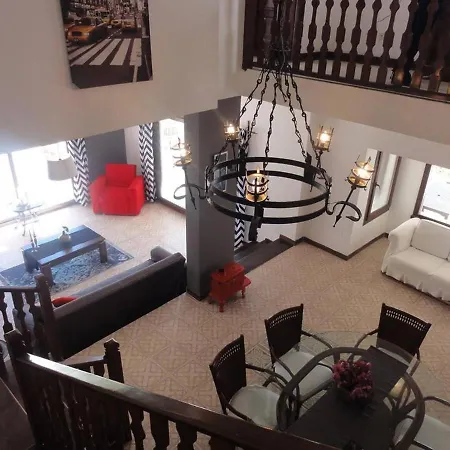 Green Royal 4 Bedroom With Shared Pool *