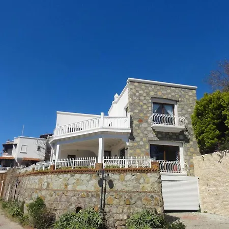 Green Royal 4 Bedroom With Shared Pool *